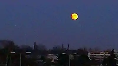 Pleine lune à Berlin.