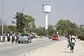 Mandume Ndemufayo Street, une des rues principales d'Ongwediva, au moment de la fin des cours