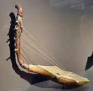 Harpe à tête sculptée.