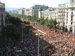 Manifestation au Passeig de Gràcia, de 60 mètres de large.