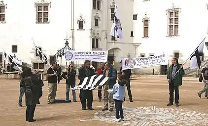 Manifestation de l'ANB dans la cour du château des ducs de Bretagne, à Nantes