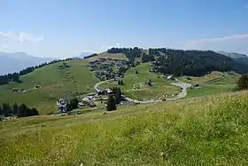 La tête de Cabeau au-dessus du col de Merdassier depuis le bas des pentes de la pointe de Merdassier.