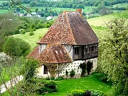 Le pignon sud et son aile basse.