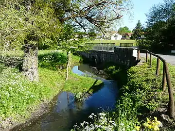 Le Manoire au pont qui mène à Bonneval.