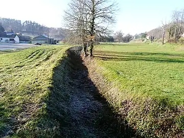 Le Manoire à sec à la gare de Milhac-d'Auberoche.