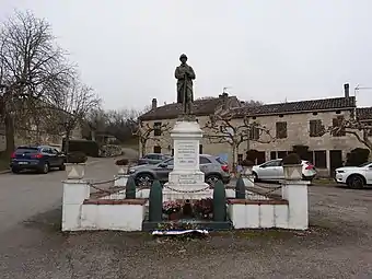 Le monument aux morts.