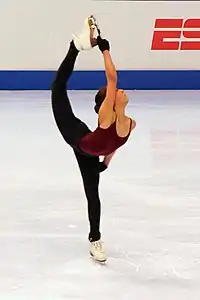 Une Biellmann à une main (Mao Asada, 2006).