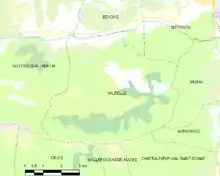  Carte élémentaire montrant les limites de la commune, les communes voisines, les zones de végétation et les routes