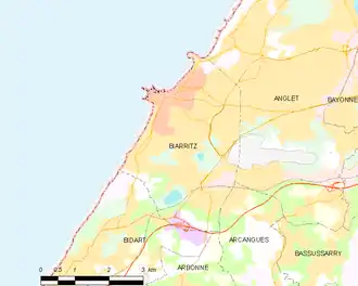 Carte montrant le territoire de la commune et les localités limitrophes.