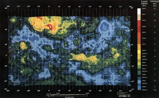 Carte topographique de Vénus en couleurs, les éléments notables étant décrits en description