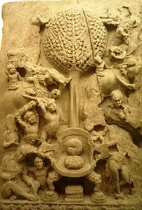 Représentation des assauts de Mara sur le Bouddha, représenté sous forme aniconique, IIe siècle apr. J.-C., Amaravati. Musée Guimet, Paris