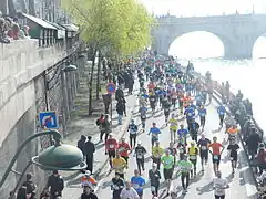 Après le passage sous le pont Neuf lors de l'édition 2013.