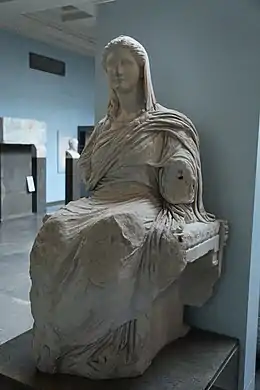 Déméter de Cnide, sculpture en marbre hellénistique, v. 350 ans av. J.-C. British Museum.