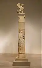 Stèle funéraire surmontée d'un sphinx, 530 avant notre ère, Grèce.