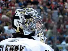 Photographie de Fleury avec le maillot blanc de Pittsburgh.