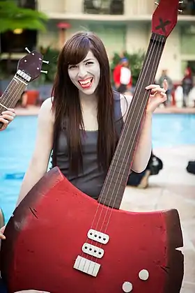 Cosplay de Marceline, la reine des vampires.