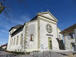 Photographie en couleurs de l’église.