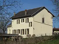 Photographie en couleurs de l'école privée.