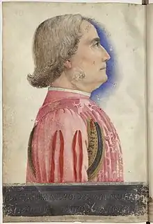 Portrait de profil d'un personnage aux cheveux gris et au brocard rouge avec une inscription en bas.