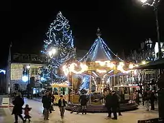 Carrousel, place du Huit-Septembre.