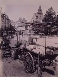 L'église au début du XXe siècle en arrière-plan du marché Mouffetard - Photo Eugène Atget,