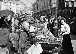 Le marché en bas de la rue Mouffetard, en 1896, partie devenue rue de Bazeilles en 1897.