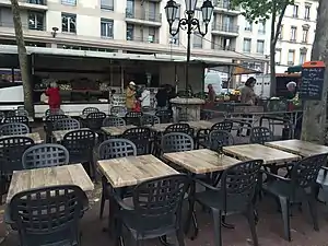 Vue du marché du mercredi soir.