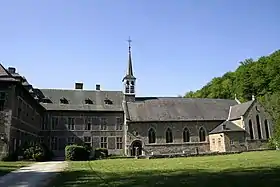 2007 : ancienne abbaye de Marche-les-Dames désaffectée.