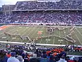 Marching Band de l'Université de l'Illinois formant le contour des États-Unis