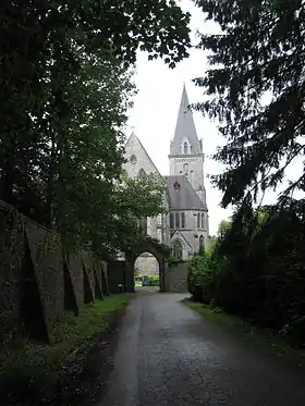 2012 : portail de l'abbaye de Maredret en activité.