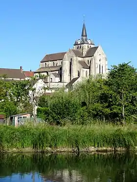 Vue depuis le canal de l'Ourcq, au sud-est.