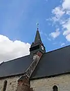 Le clocher au centre de l'église.