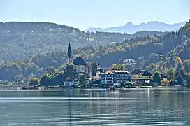 Vue du Pörtschach sur la rive nord.