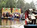 Mariachis offrant leurs services aux touristes sur les canaux de Xochimilco