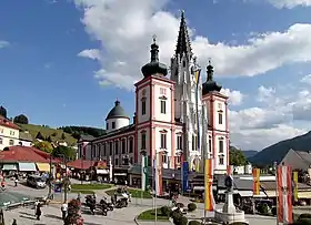 Vue générale de la basilique.