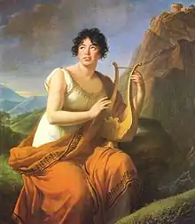 Peinture représentant de trois-quarts une femme aux cheveux bruns bouclés, vêtue à l'antique (toge blanche et cape orange), assise et tenant une lyre, devant un paysage de rochers et de collines.