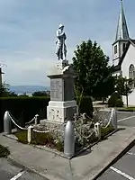 Poilu au repos (monument aux morts)