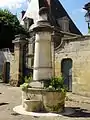 Fontaine, place Ernest Peyron.