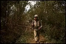 Un soldat dans une forêt vietnamienne du type qui a inspiré certains mondes de Star Wars.