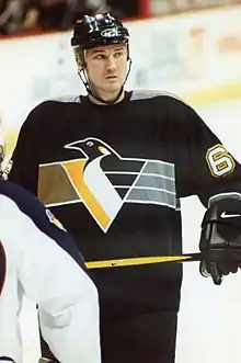 Photo de Mario Lemieux avec le maillot des Penguins de Pittsburgh.