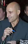 Mark Strong interprète Stewart Menzies.