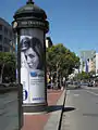 Une colonne Morris sur Market Street, San Francisco (Californie).