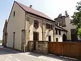 Maison avec des éléments d'anciens bâtiments conventuels