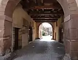 Passage dans la cour de l'abbaye