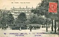 Autre vue d'une rame de tramway de la CGO devant la station de métro.