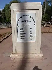 Marrakech-plaque commemorative attentat Aragana 2011 avant degradations
