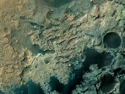 Cette vue rapprochée de MRO montre le trajet du rover entre le 11 avril (sol 952)et le 14 septembre (sol 1104).