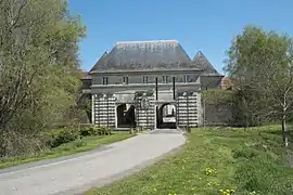 La porte de France et une partie de la courtine adjacente 1-2.