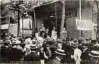 Stand des frères Marseille lors d'une fête foraine