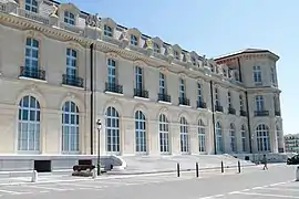 Façade sur cour du palais.